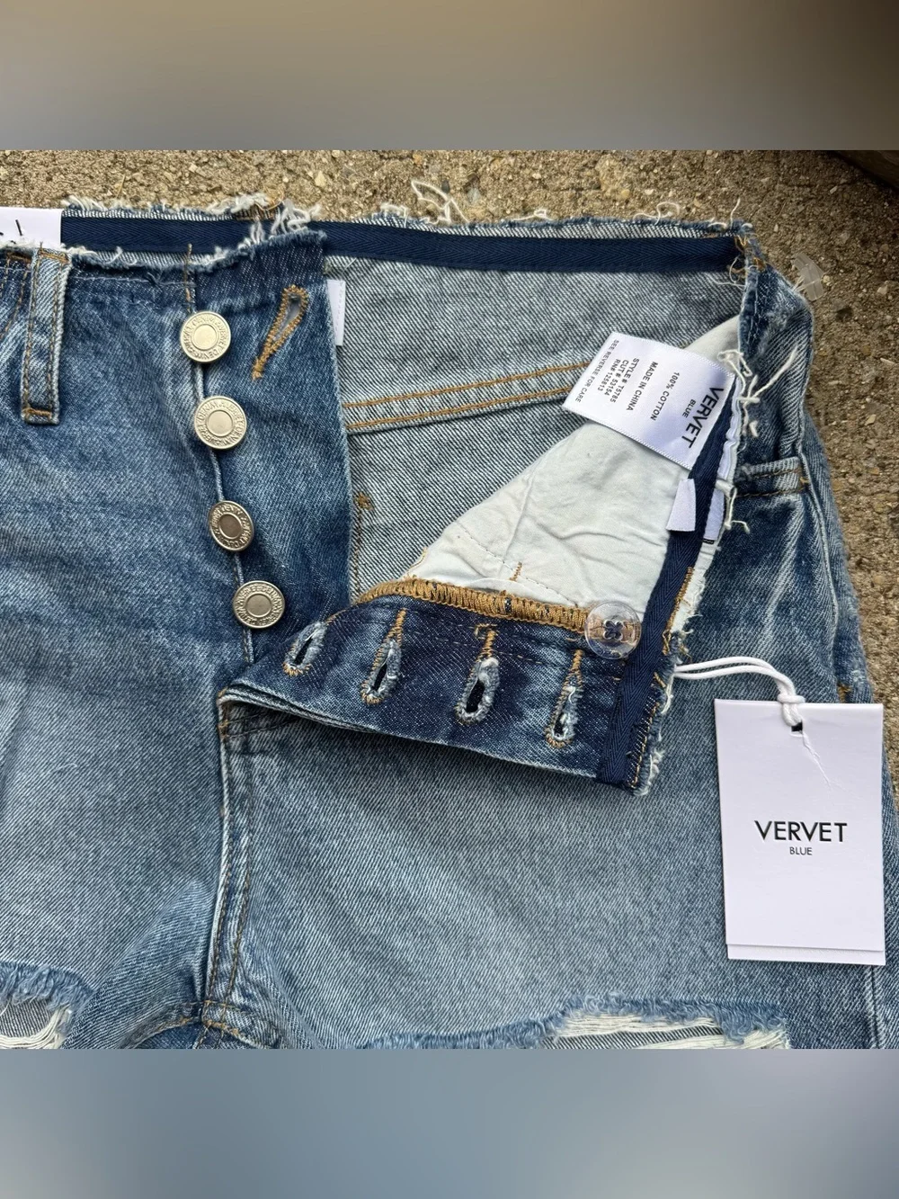 NWT Vervet Blue Distressed Jean Shorts Size XS - Picture 3 of 6